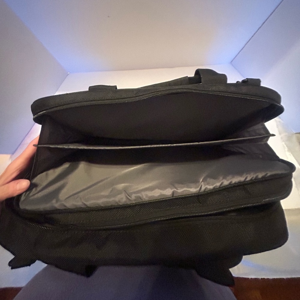 Targus CityLite Briefcase (TBT053US-91) 15.6 laptop bag. - Picture 5 of 8